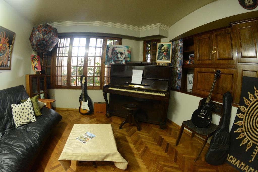 Hostel De Los Artistas Мендоса Екстер'єр фото